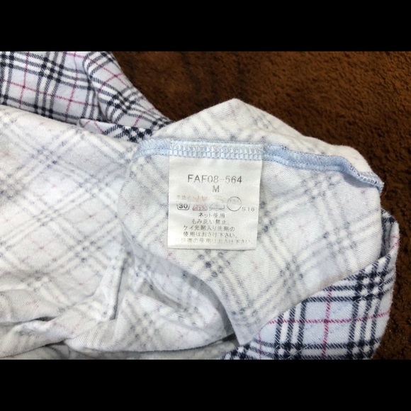 Authentic Burberry T-Shirt - Picture 13 of 14